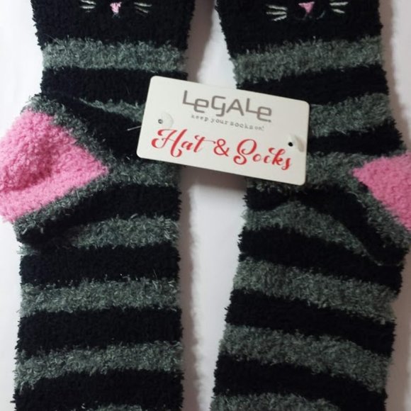 Kitty Cat Hat and Socks Set Pom Pom Hat Socks Bundle - Picture 8 of 8